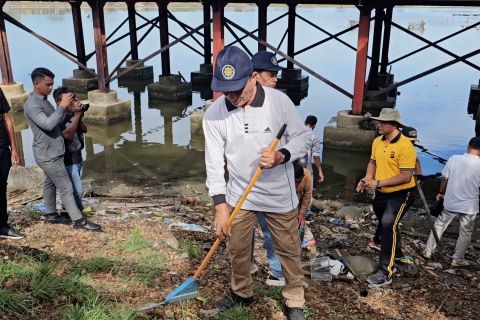 Bersihkan waduk, Pemko Lhokseumawe angkut 15 ton sampah
