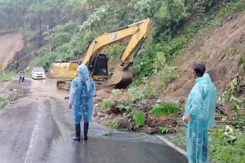 Jalan Provinsi di Palembayan Agam putus dampak curah hujan tinggi