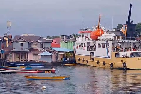 KM Sabuk Nusantara 106 tabrak penginapan dan rumah di Banda Neira