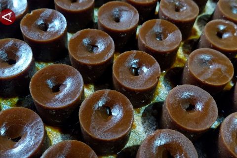Menjaga kualitas, bertahan sebagai perajin gula kelapa tradisional