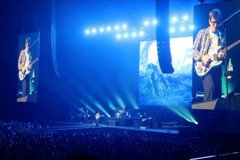 Nostalgia bersama Weezer dan kejutan pop Benson Boone di Las Vegas