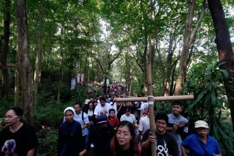 Ratusan umat Katolik ikuti jalan salib di Gunung Gandul Wonogiri