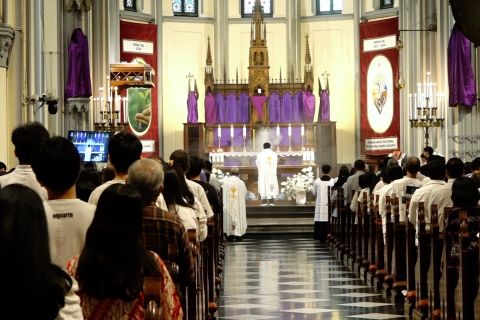 Ribuan umat ikuti Kamis Putih, Romo Macarius tekankan tobat ekologis