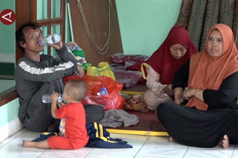 Mushalla jadi posko pengungsian warga terdampak kebakaran Cimuning