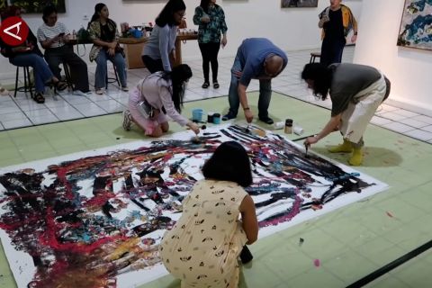 ​Sensasi melukis bareng seniman di pameran 'Seen The Unseen'
