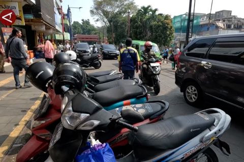 Uji coba parkir sisi kanan di kawasan wisata Suryakencana Bogor