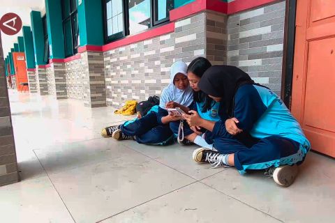 Wali Kota Farhan tegaskan patuh pada PP Tunas demi data warga Bandung