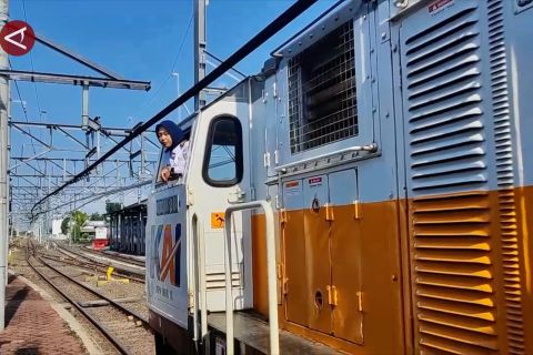 Spesial Hari Kartini Stasiun Yogyakarta dioperasikan petugas perempuan