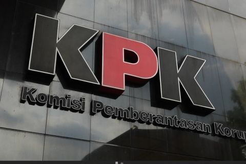 Penuhi panggilan KPK, istri Ono Surono dicecar 16 pertanyaan