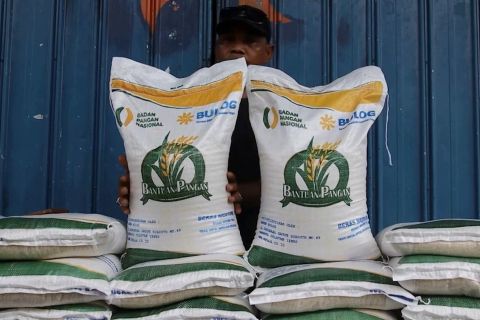Perum Bulog salurkan 10.800 ton beras gratis di Kalbar
