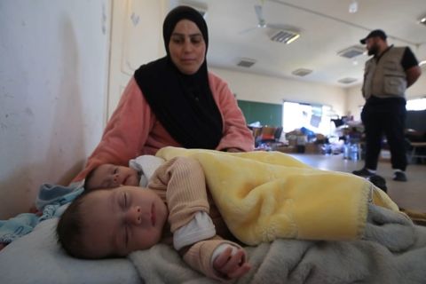 Kisah ibu di Lebanon, lahirkan bayi kembar prematur di pengungsian