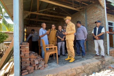 Wagub NTT cek kebutuhan pokok dan penanganan di lokasi terdampak gempa