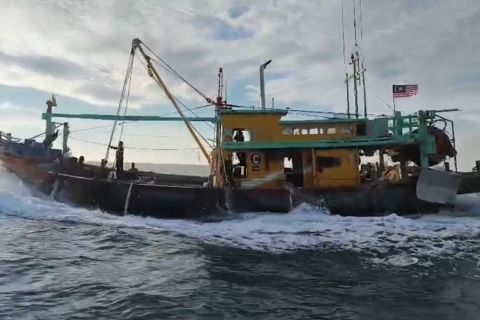 PSDKP Batam tangkap dua kapal Malaysia di Selat Malaka