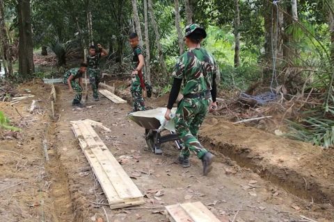 Kodim Mempawah dukung pembangunan infrastruktur daerah tertinggal