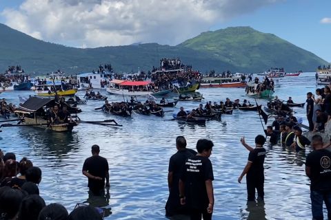 Ribuan peziarah ikuti prosesi Tuan Meninu di Larantuka NTT