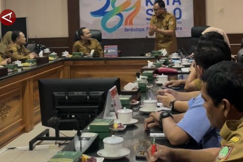 Wali Kota Solo ajak ASN bersepeda dan gunakan transportasi umum