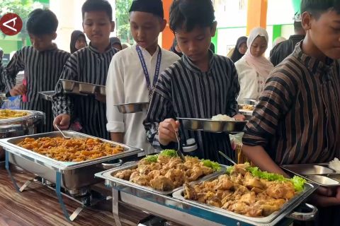 Survei Cyrus Network: 56 persen dari 1.260 responden dukung MBG