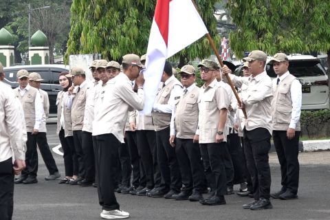Wamen Dahnil lepas petugas haji tahap I daker Bandara dan Madinah