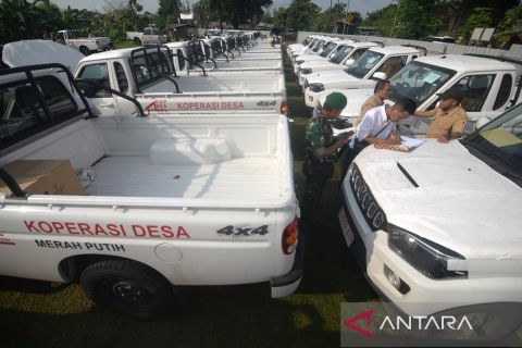 Koperasi Desa Merah Putih di Klaten terima 50 mobil pikap