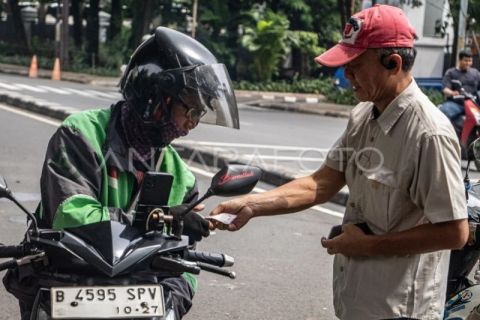 Pemerintah turunkan komisi tarif ojek daring