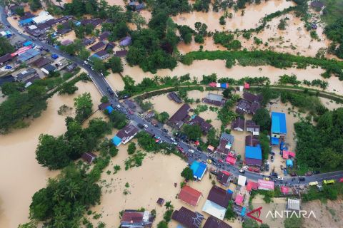 Diterjang luapan Kali Wanggu, ratusan rumah di Kendari terendam banjir