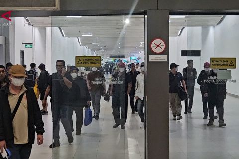 11 WNA China di tambang Pulau Buru dideportasi