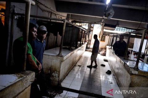 Harga daging sapi melonjak, pedagang di Pasar Kosambi Bandung mogok berjualan