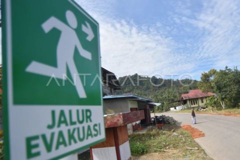 Rambu jalur evakuasi banjir bandang di Agam