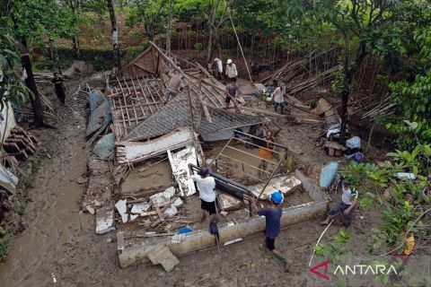 Bogor diguyur hujan deras, ratusan rumah terendam luapan Sungai Cijayanti