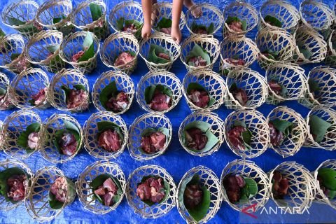 Kurangi plastik, pengemasan daging kurban gunakan bahan ramah lingkungan
