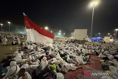 Jamaah haji Indonesia mabit di Muzdalifah