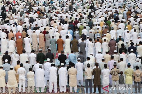 Pesona Idul Adha 2026: Intip khusyuknya jutaan Muslim shalat di Masjid Jama Delhi