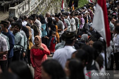 Dusun Thekelan tunjukkan wajah Indonesia, umat lintas agama saling bermaafan saat Waisak