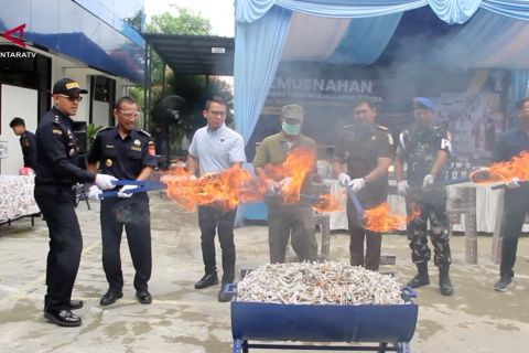 Bea Cukai Samarinda amankan dari paket barang ilegal senilai Rp2,1 M