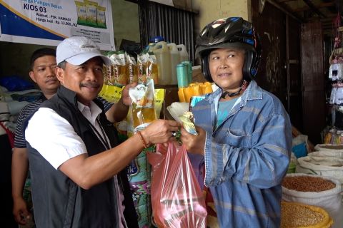 Bulog Papua distribusi&nbsp;73.000 liter Minyakita ke pasar tradisional
