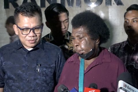 Mama Sinta konsultasi laporan film Pesta Babi ke Polda Metro Jaya