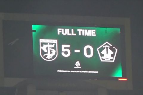 Persebaya akhiri kompetisi dengan pesta gol ke gawang Persik