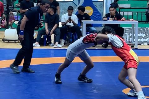 Puluhan peserta bertanding dalam Kejuaraan Gulat Wali Kota Cup 2026