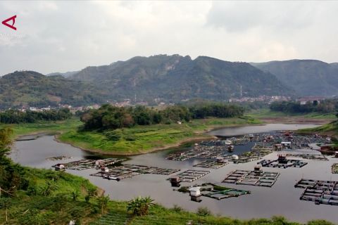 Menkeu tangani kendala lahan operasional PLTS Saguling