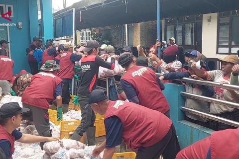 Semangat berkurban warga Batur terus mengalir, tembus ratusan kurban
