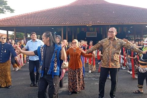 Banyumas Ngibing 24 Jam, wadah anak muda belajar dan lestarikan budaya