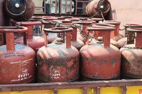 Harga tabung gas LPG komersial di India melonjak