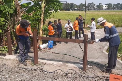 KAI intensif tutup perlintasan liar di wilayah Yogyakarta dan Solo