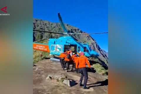 Tim SAR evakuasi pendaki Malaysia yang jatuh ke jurang Rinjani