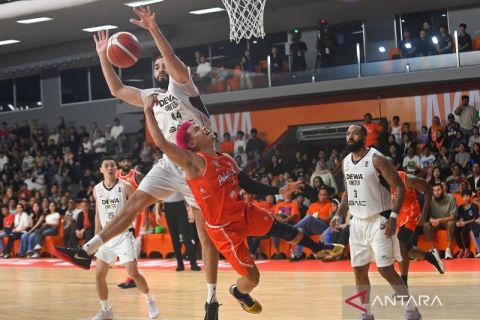 Dewa United kalahkan tuan rumah Pelita Jaya di laga pertama semifinal IBL
