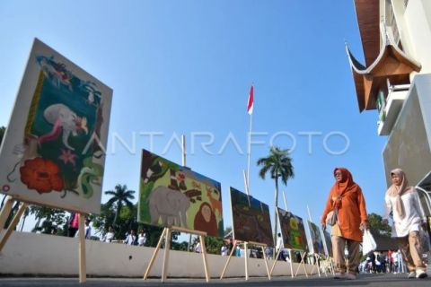 Pameran lukisan lingkungan karya pelajar di Padang