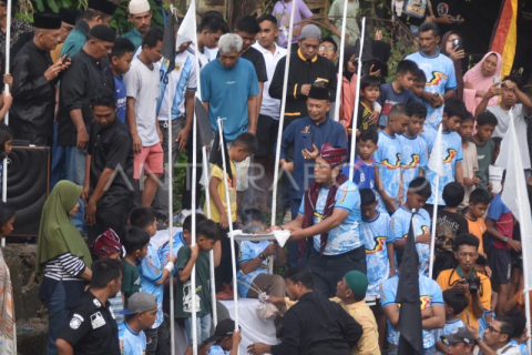 Prosesi pertama Pesona Hoyak Tabuik Pariaman