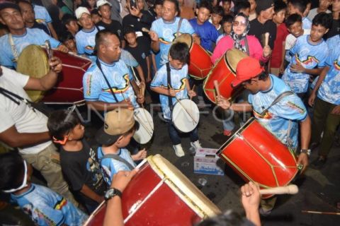Atraksi gandang tasa di Pariaman