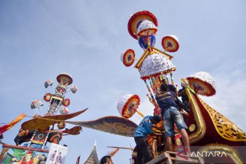 Melihat prosesi Tabuik Naik Pangkek di Pariaman