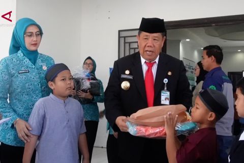 500 anak terima khitanan massal dan santunan pada HKG PKK ke-54 Babel